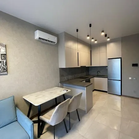 двох кімнатна студія біля моря *